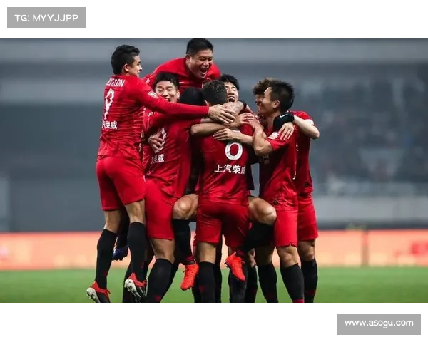 上港与恒大战斗激烈 揭秘中超豪门对决背后的策略与亮点 上港与恒大战斗激烈 揭秘中超豪门对决背后的策略与亮点